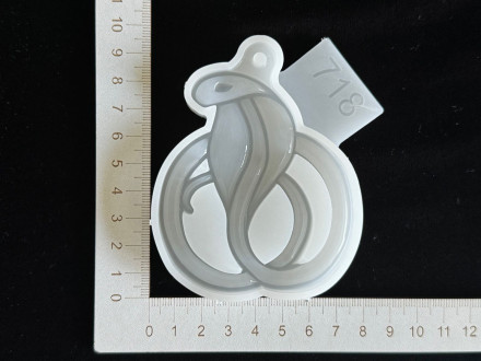  змея символ года с кантиком объёмная форма  кобра 