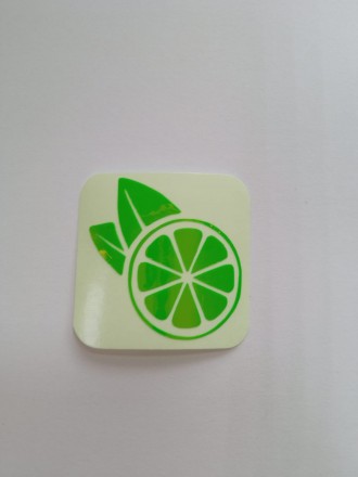 Хамелеон наклейка 2025