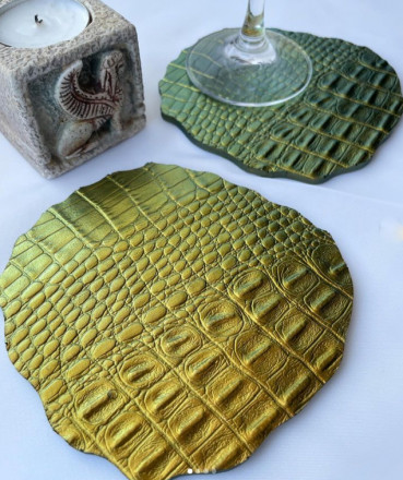 №461 Crocodile skin Coaster (15 cm) (there are slight distortions in height, read the description)