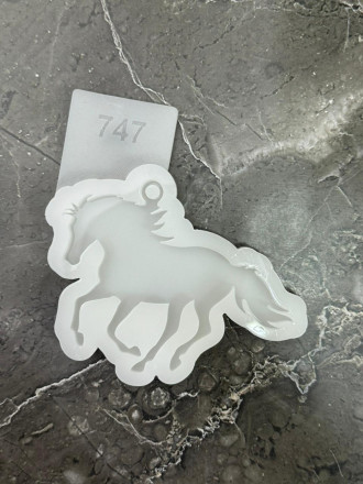 №747 Лошадь глянцевая