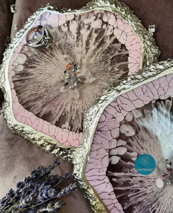 № 662 Coaster with "live" edge by @vnutriart (Mould)