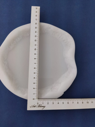 № 662 Coaster with "live" edge by @vnutriart (Mould)