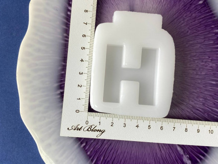 Молд буква "H"  