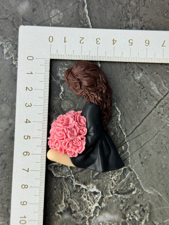 №4013 Девушка с букетом цветов 